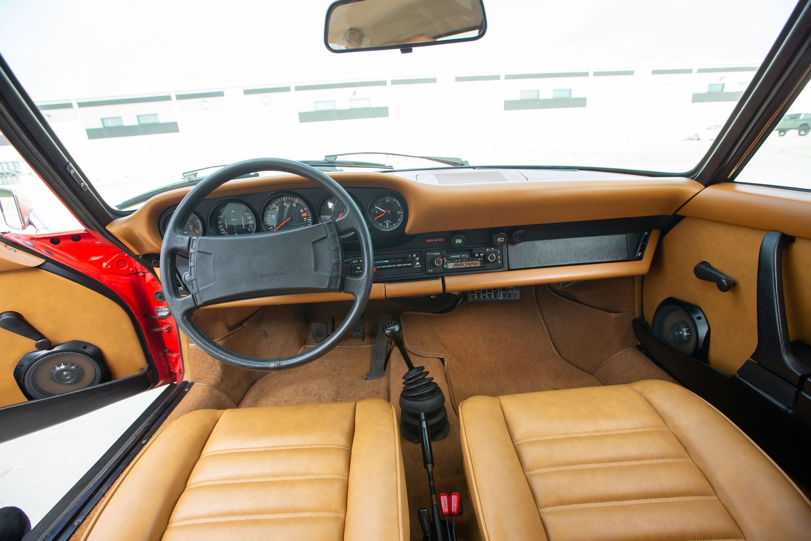 Porsche-911-1975-Coupe-24