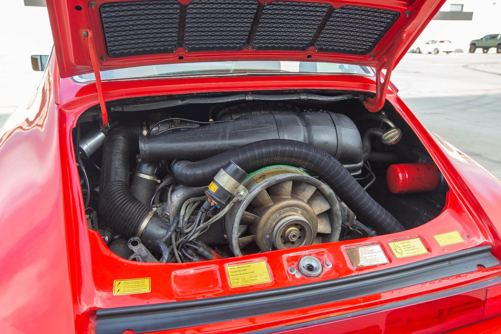 Porsche-911-1975-Coupe-4