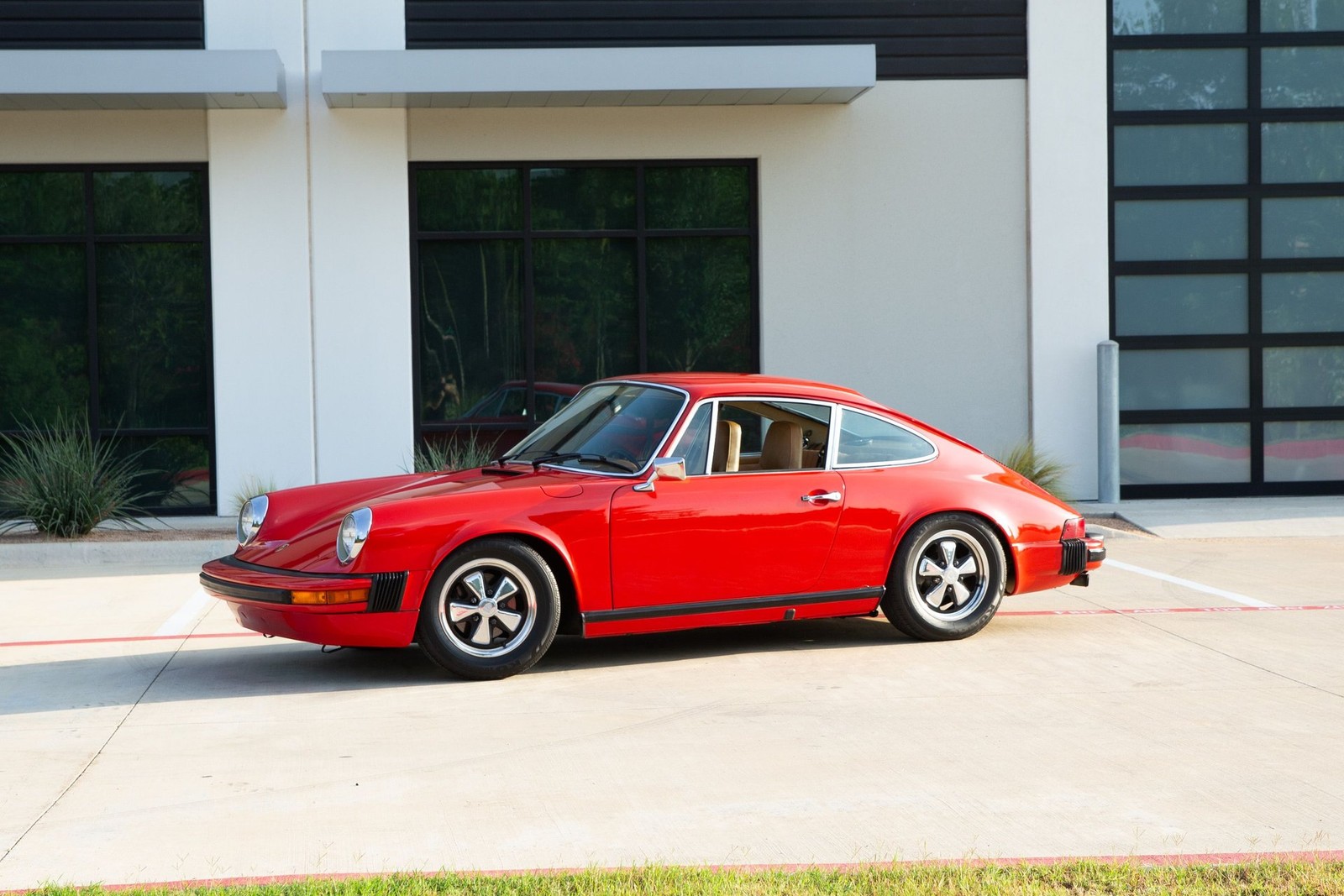 Porsche-911-1975-Coupe-5