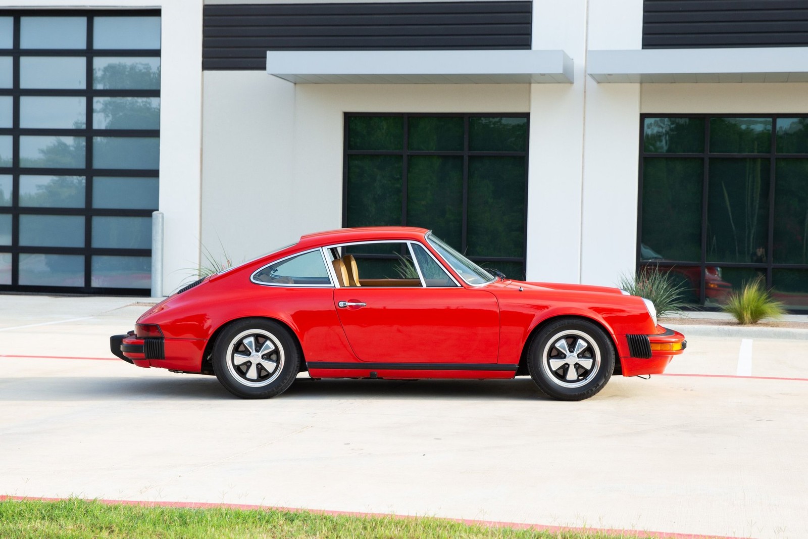 Porsche-911-1975-Coupe-8