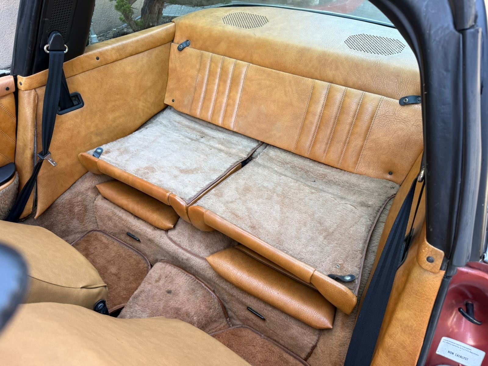 Porsche-911-1976-11
