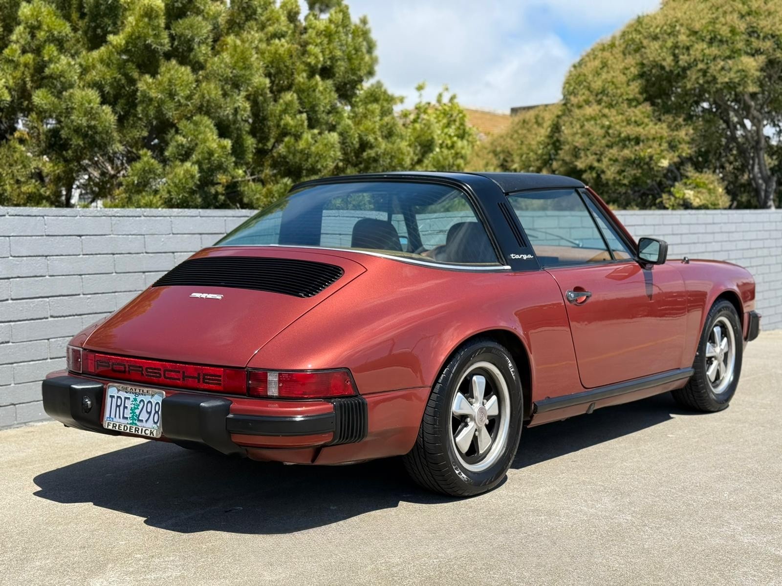 Porsche-911-1976-4