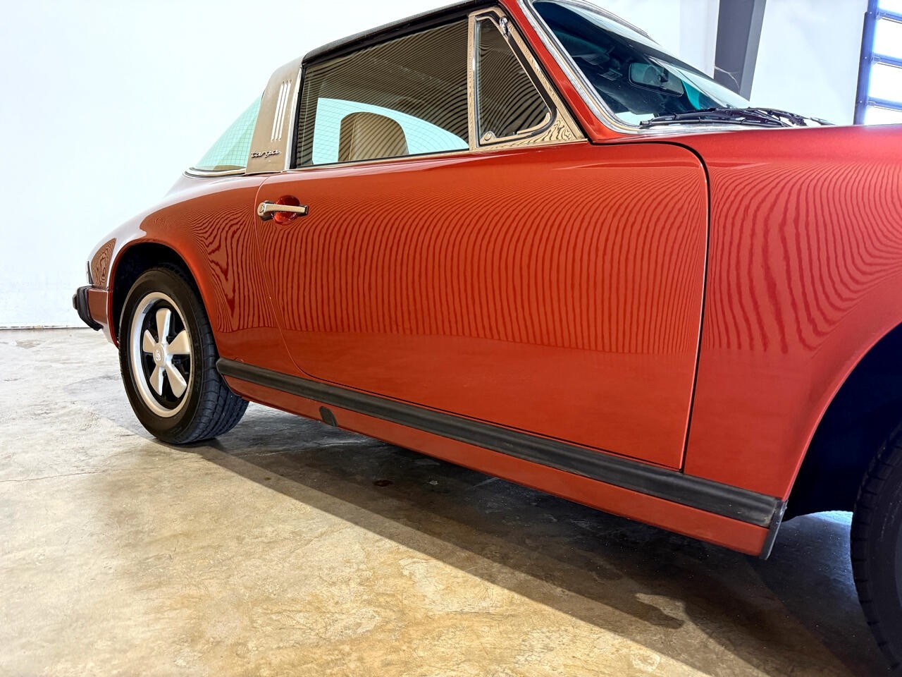 Porsche-911-1976-Classic-Car-12