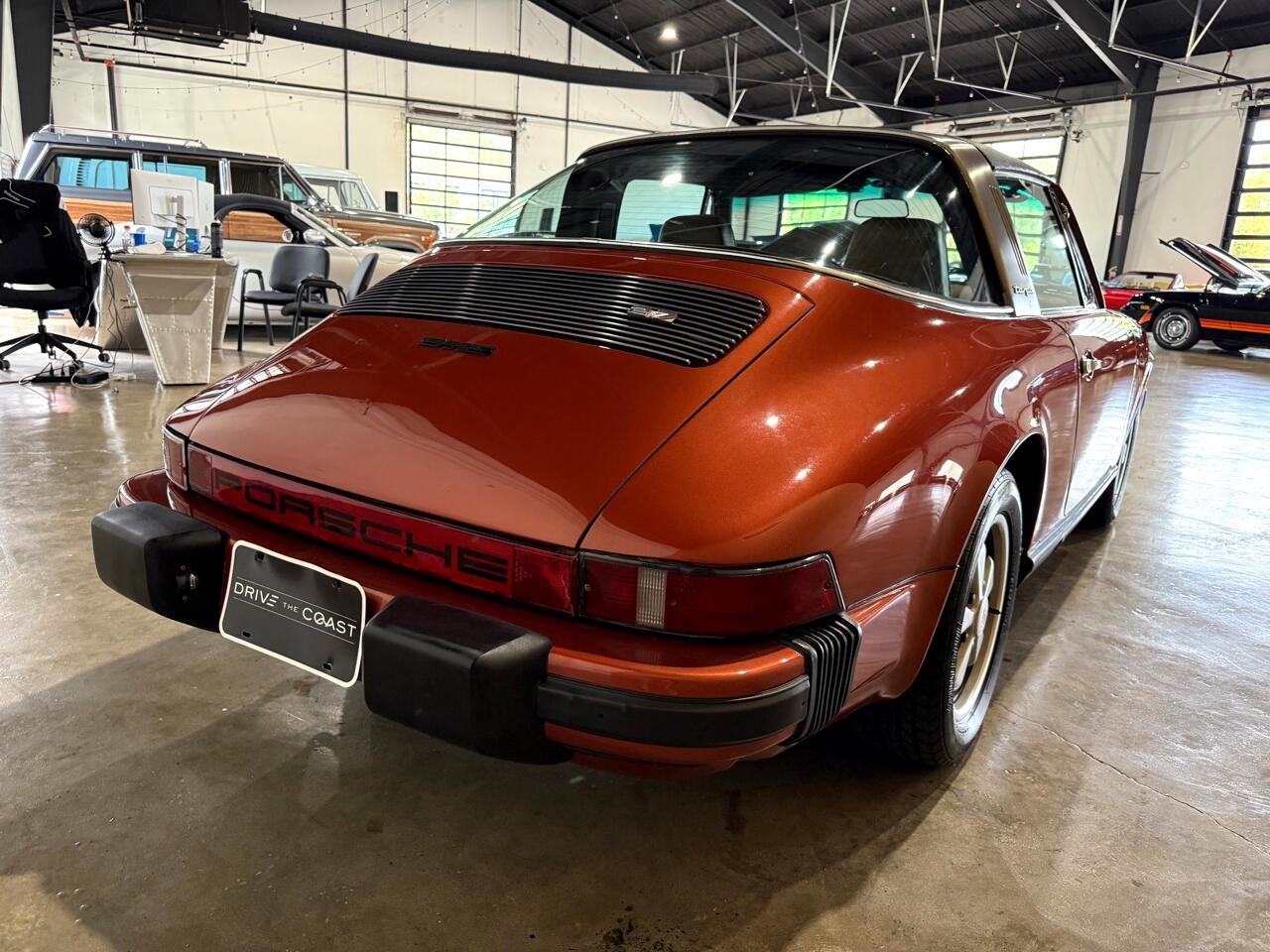 Porsche-911-1976-Classic-Car-16