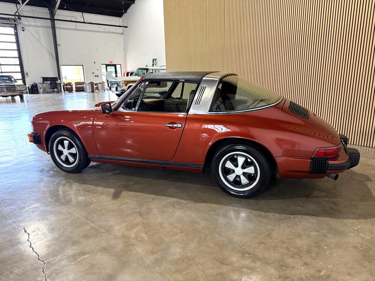 Porsche-911-1976-Classic-Car-18