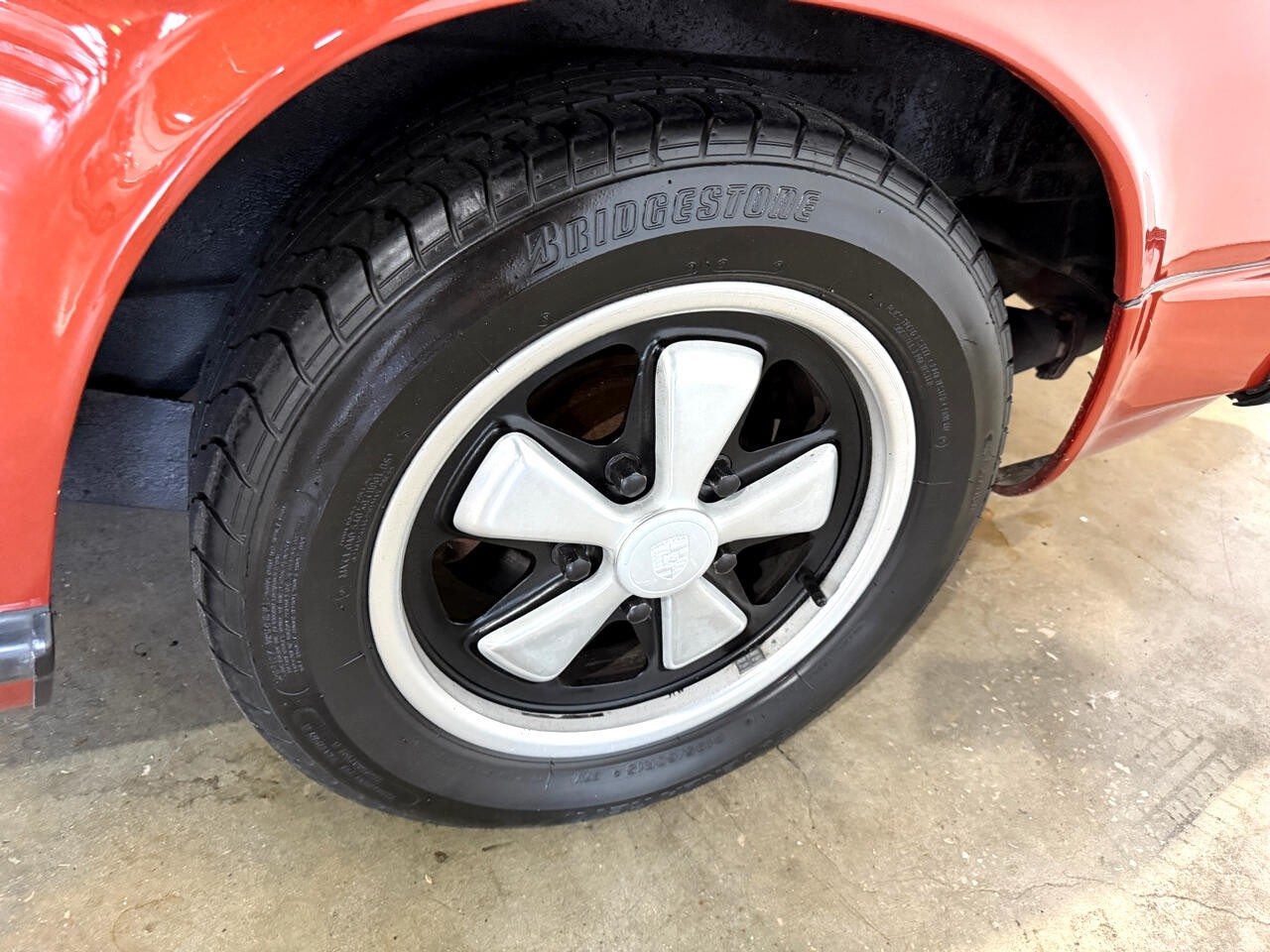 Porsche-911-1976-Classic-Car-25