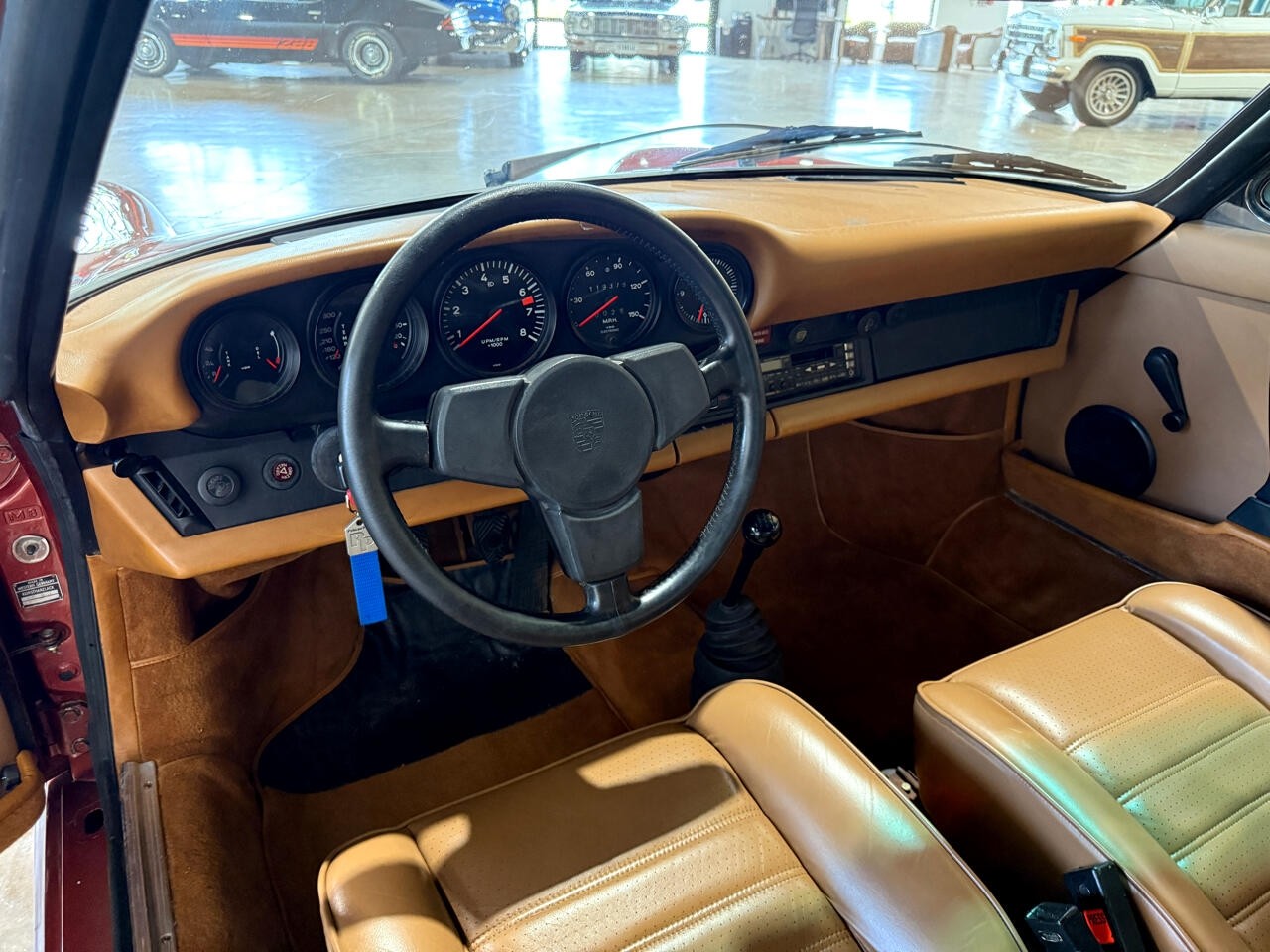 Porsche-911-1976-Classic-Car-31