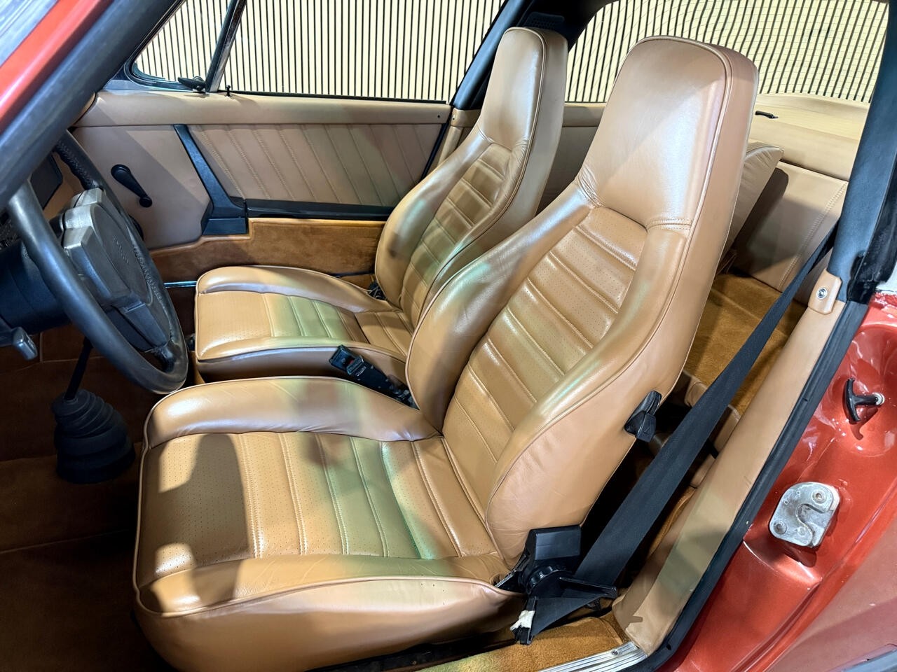 Porsche-911-1976-Classic-Car-32