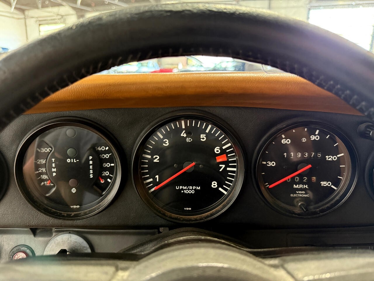 Porsche-911-1976-Classic-Car-38