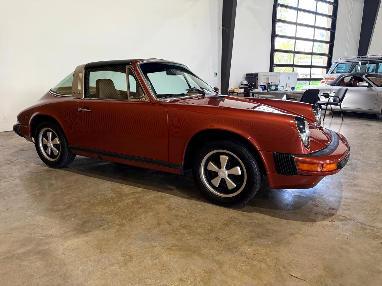 Porsche-911-1976-Classic-Car-7