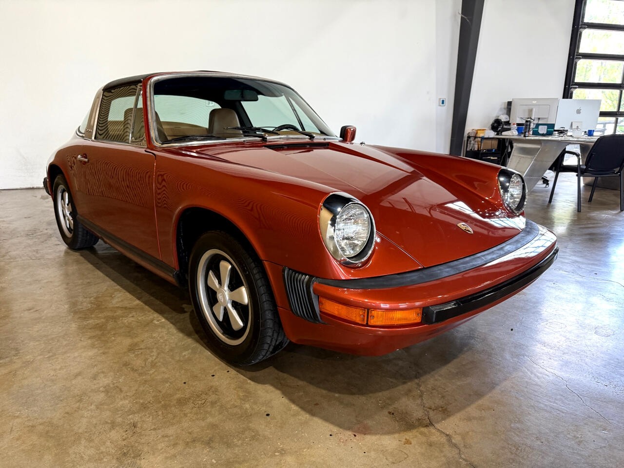 Porsche-911-1976-Classic-Car-8
