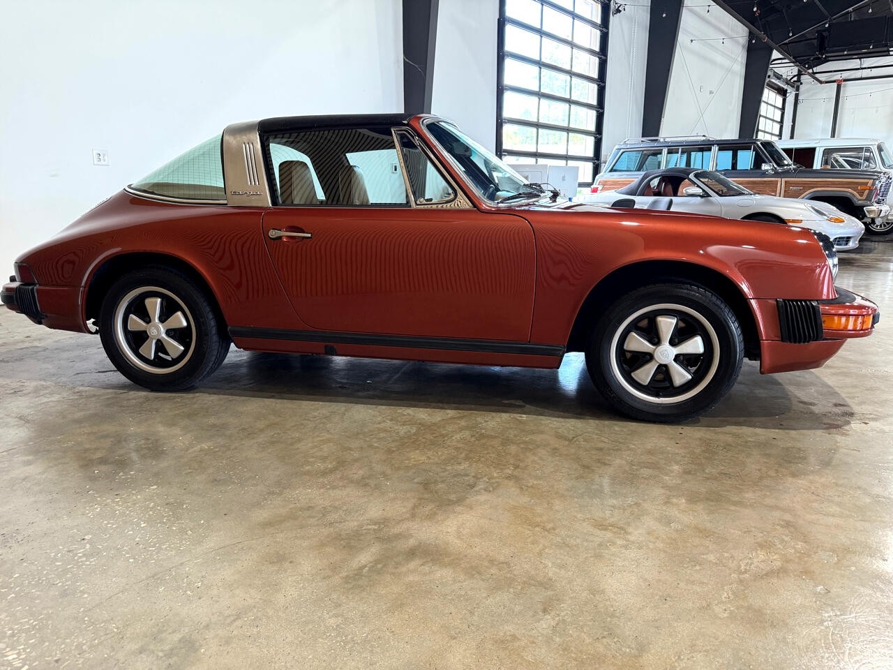 Porsche-911-1976-Classic-Car-9