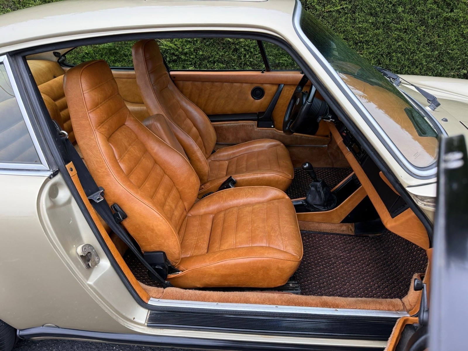 Porsche-911-1977-13