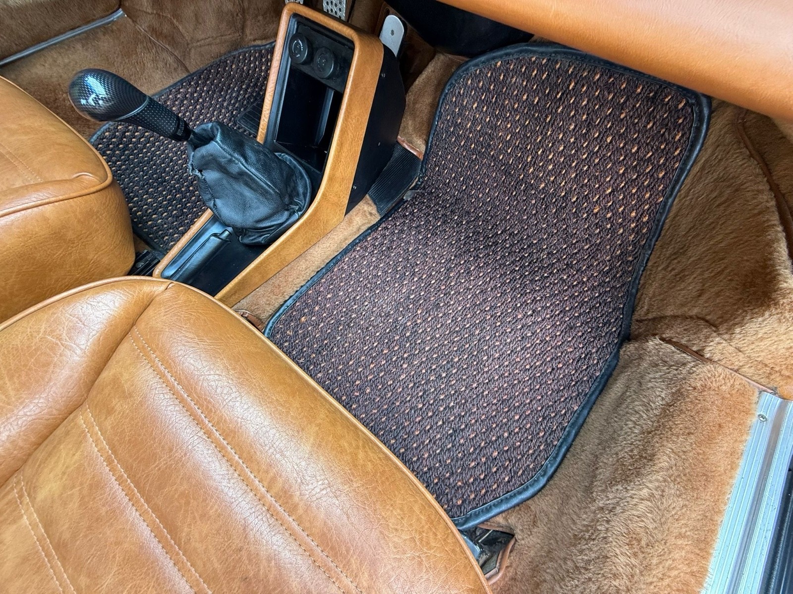 Porsche-911-1977-15