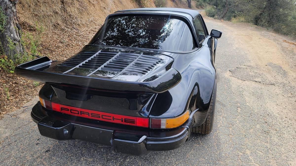Porsche-911-1977-17