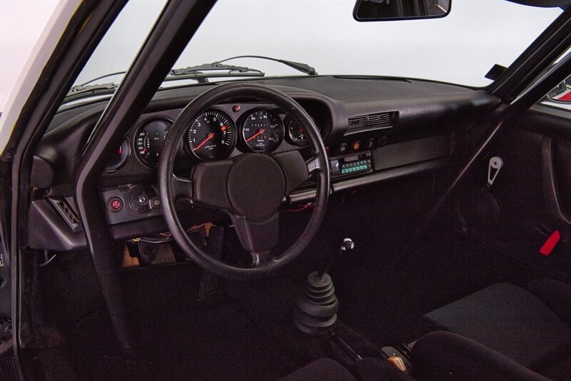 Porsche-911-1977-19