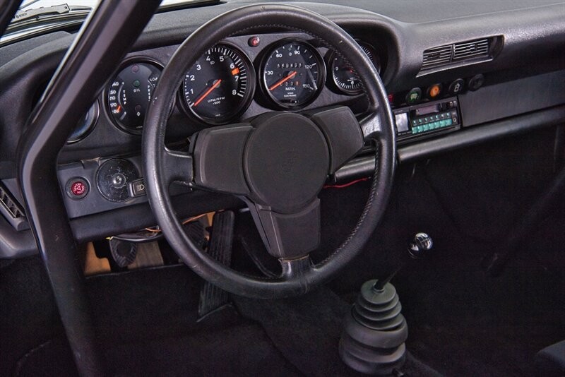 Porsche-911-1977-22