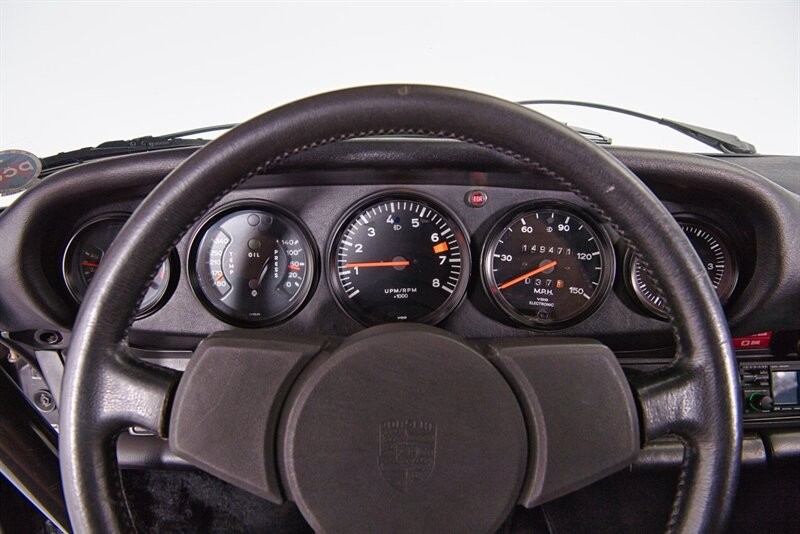 Porsche-911-1977-23