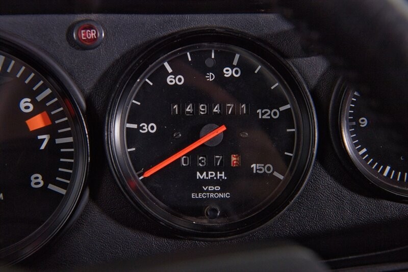 Porsche-911-1977-27