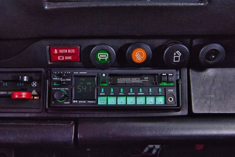 Porsche-911-1977-29
