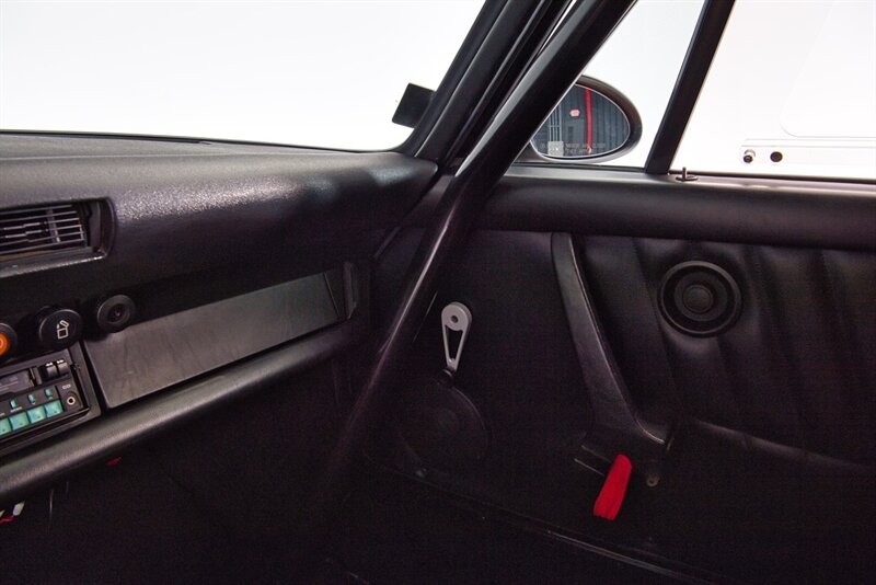 Porsche-911-1977-31