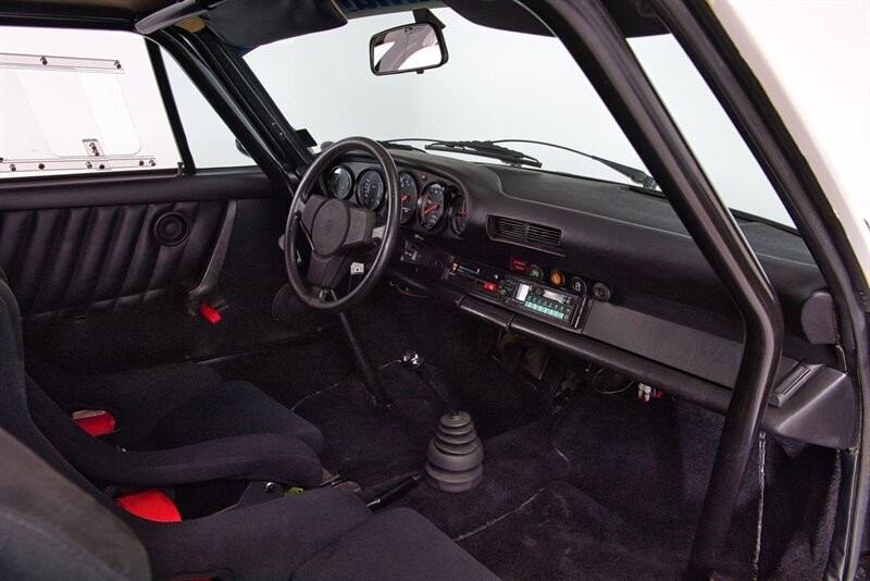 Porsche-911-1977-33
