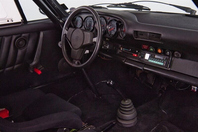 Porsche-911-1977-34