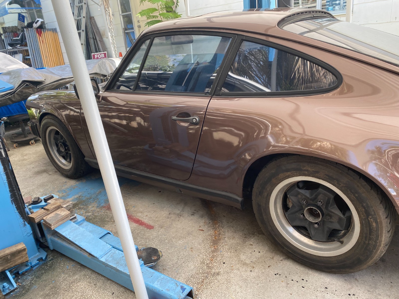 Porsche-911-1981-Coupe