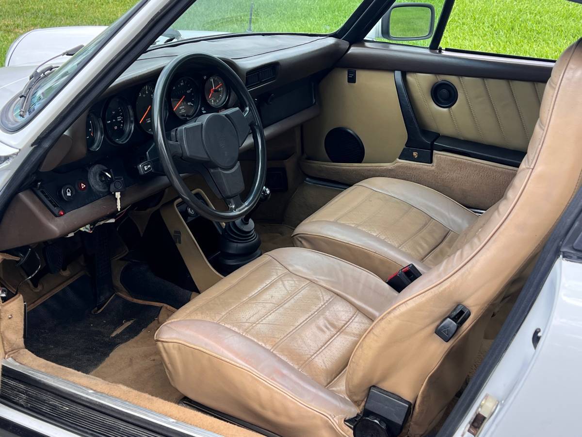 Porsche-911-1981-white-17