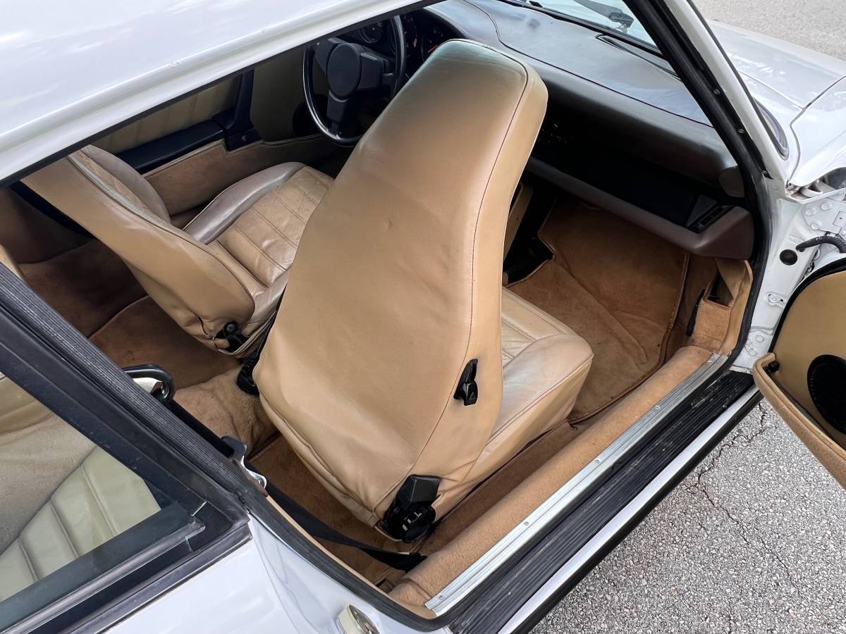 Porsche-911-1981-white-7