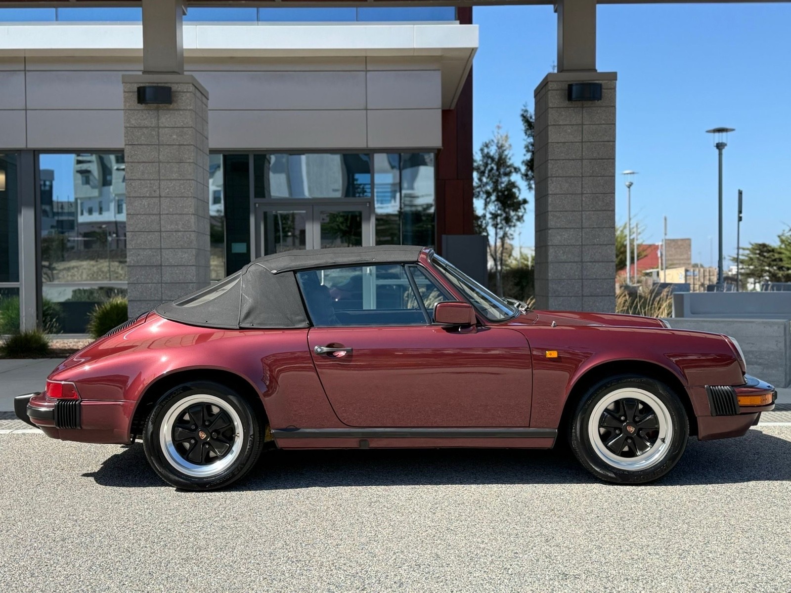 Porsche-911-1983-1