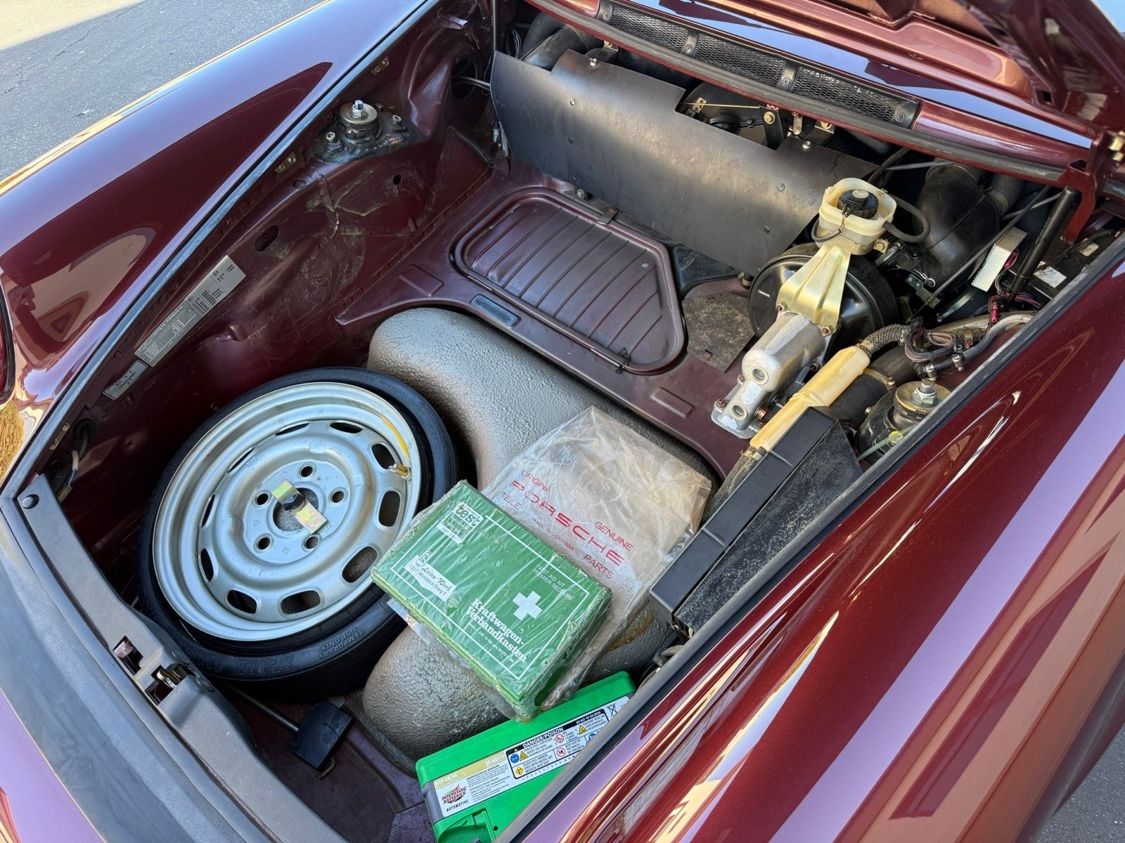 Porsche-911-1983-16