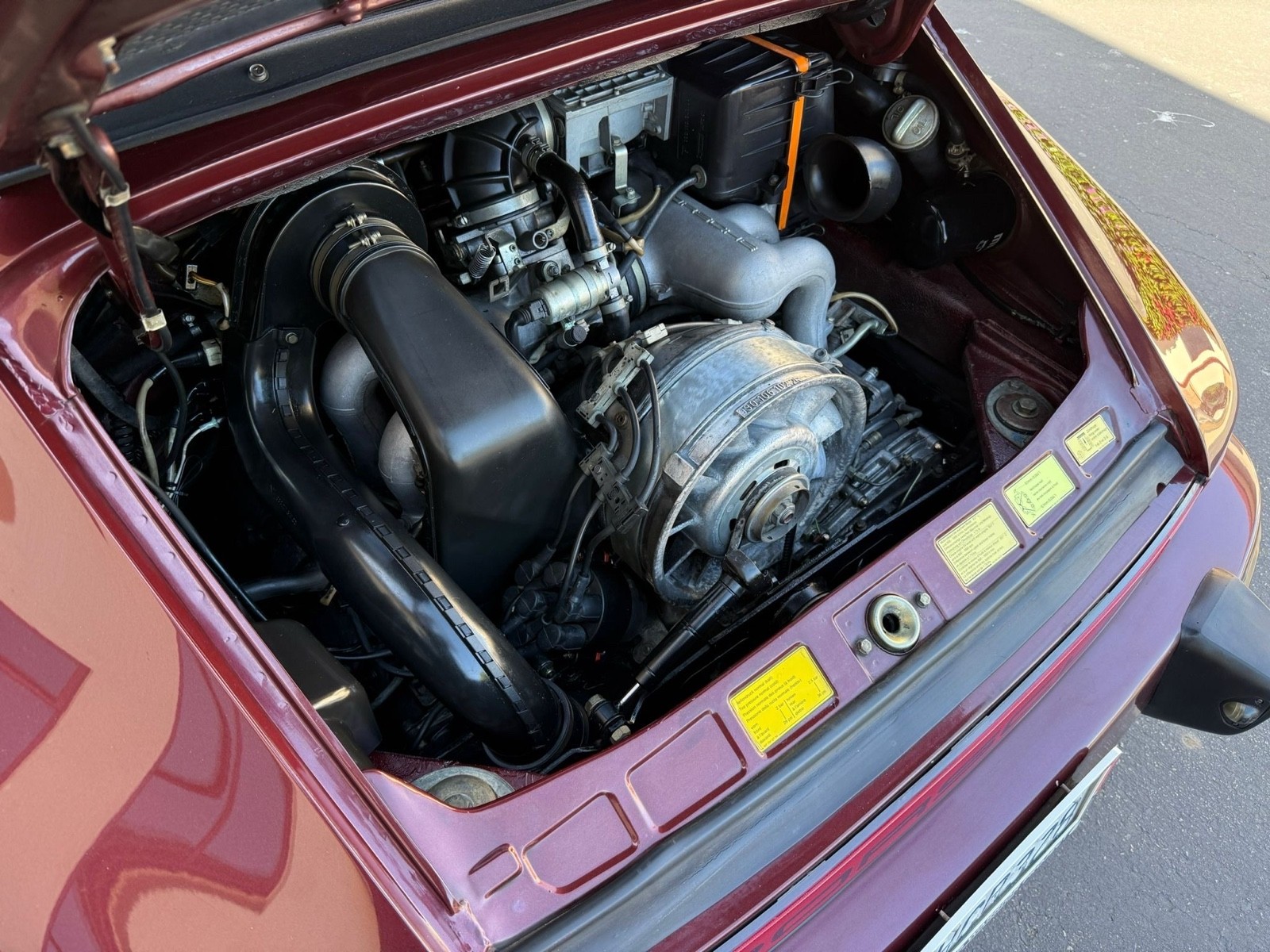 Porsche-911-1983-17