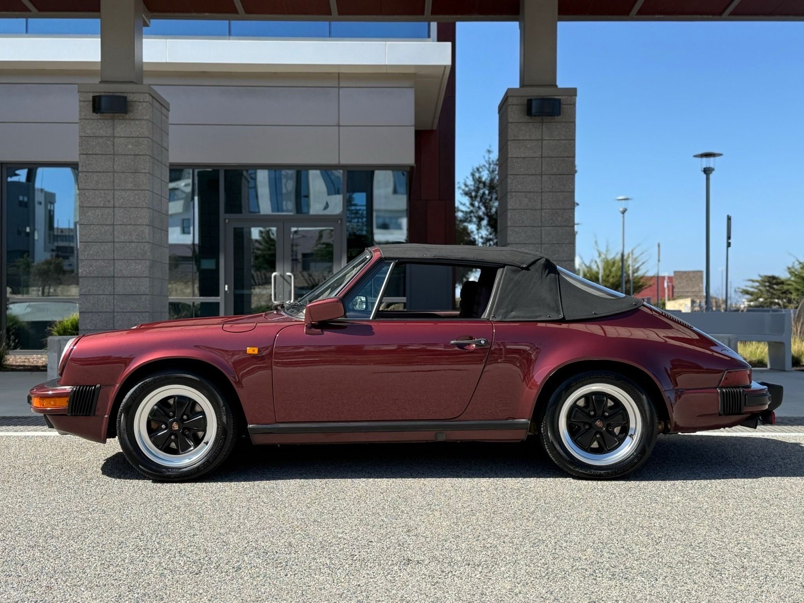 Porsche-911-1983-3