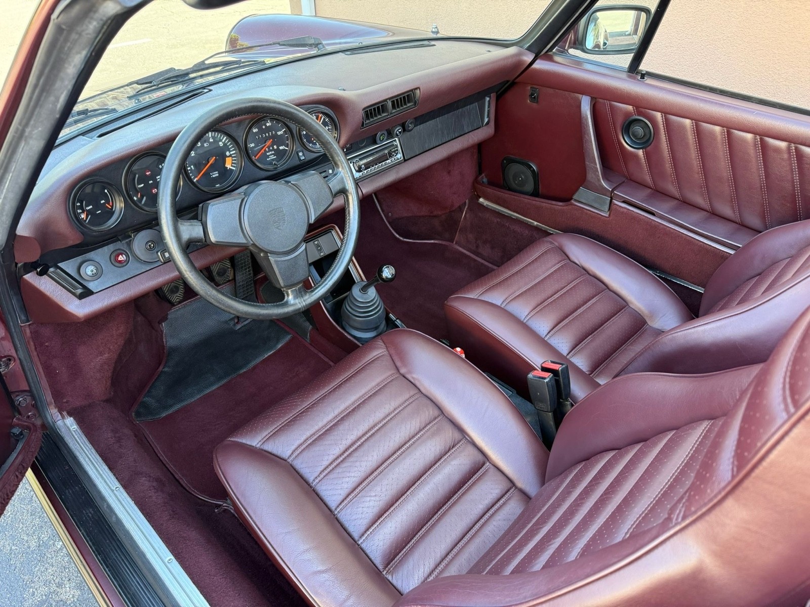 Porsche-911-1983-8