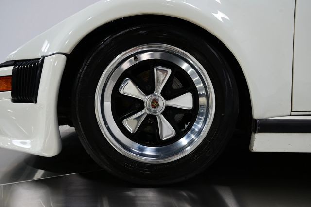 Porsche-911-1983-Convertible-13