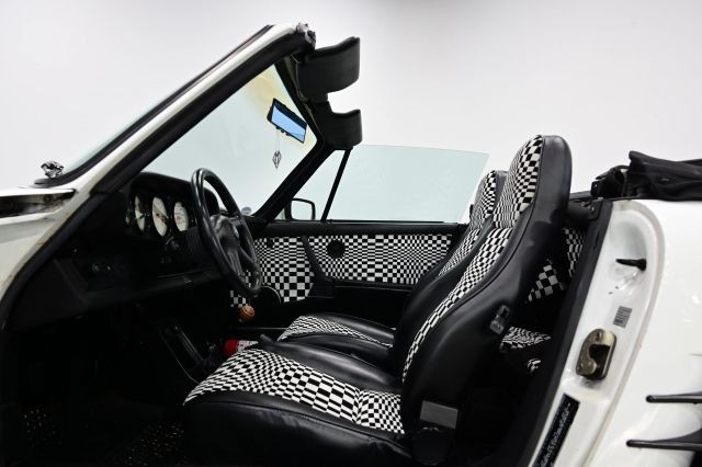 Porsche-911-1983-Convertible-17