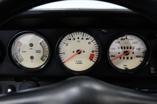 Porsche-911-1983-Convertible-19
