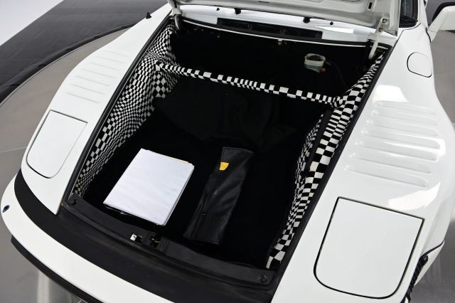 Porsche-911-1983-Convertible-26