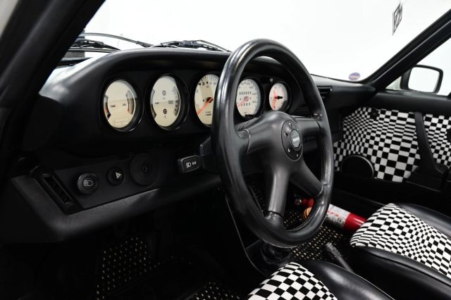Porsche-911-1983-Convertible-27