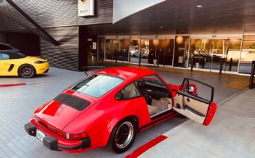 Porsche-911-1983-Coupe-12