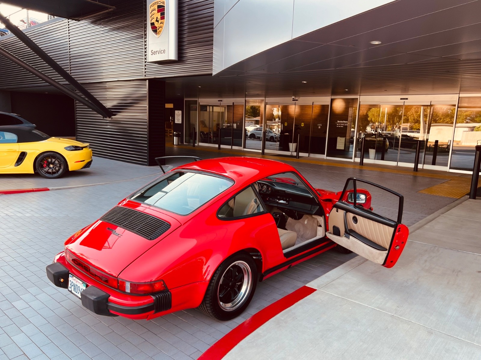 Porsche-911-1983-Coupe-12