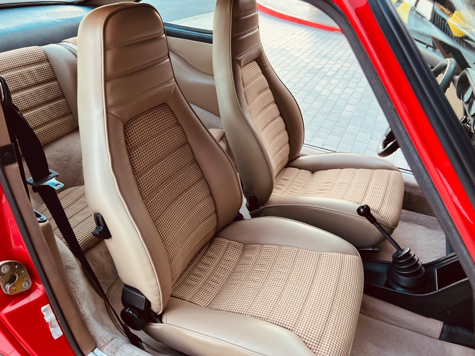 Porsche-911-1983-Coupe-14
