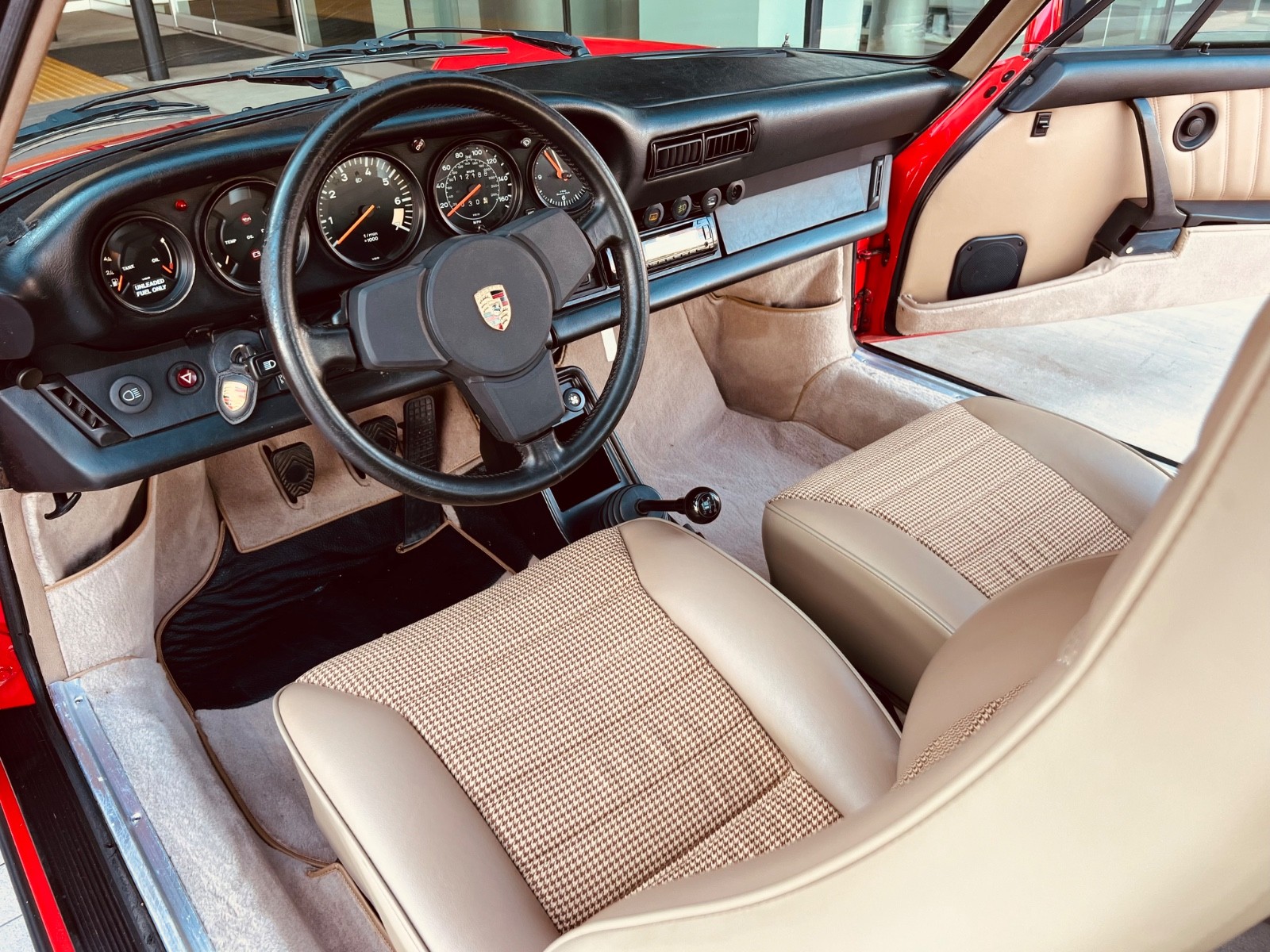 Porsche-911-1983-Coupe-15