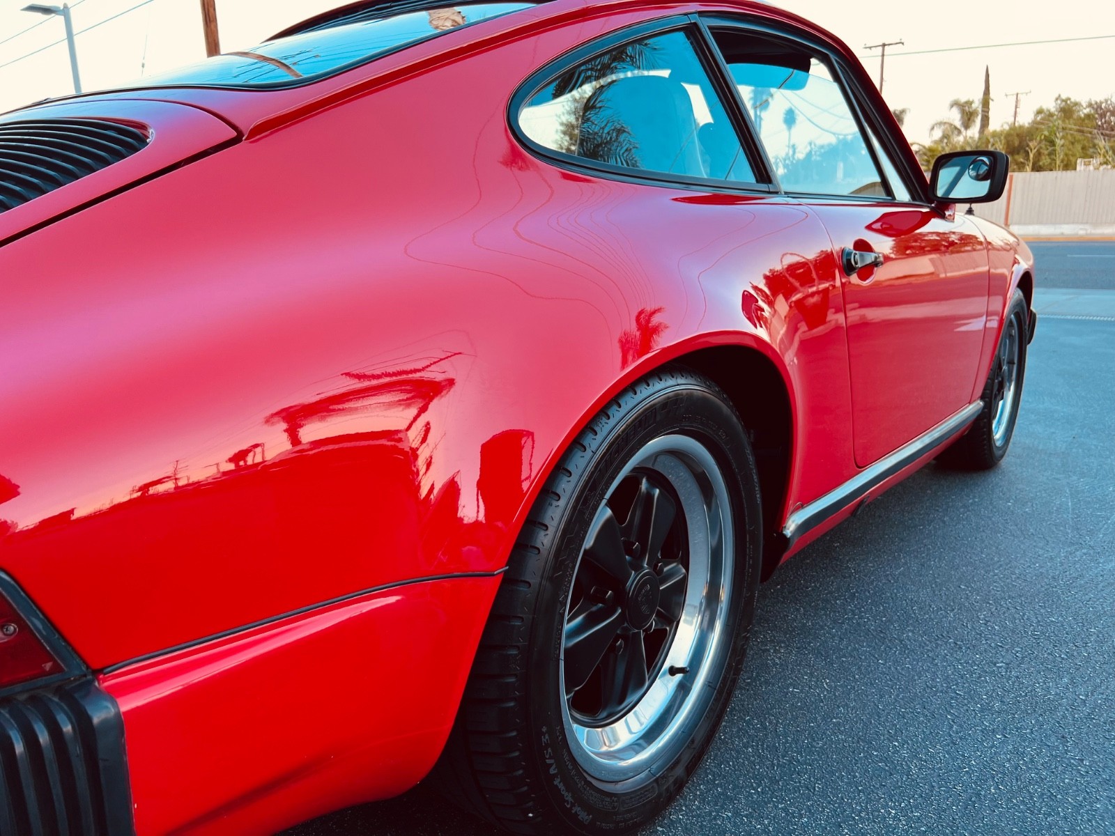 Porsche-911-1983-Coupe-23
