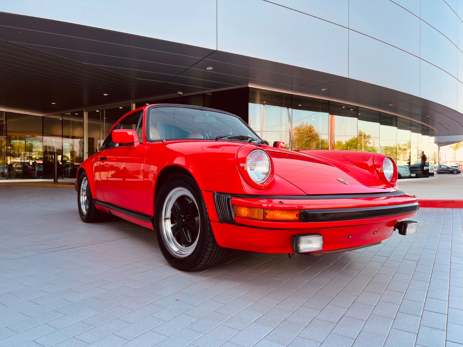 Porsche-911-1983-Coupe-4