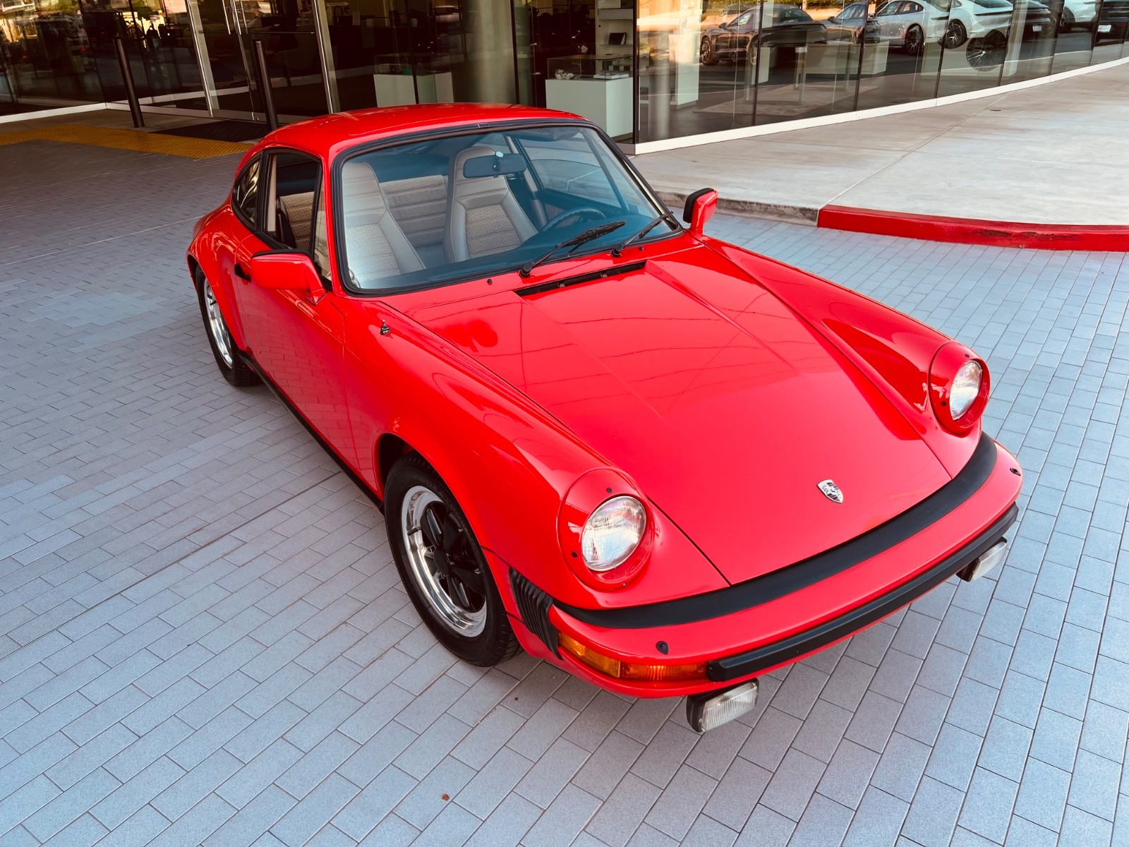 Porsche-911-1983-Coupe-5