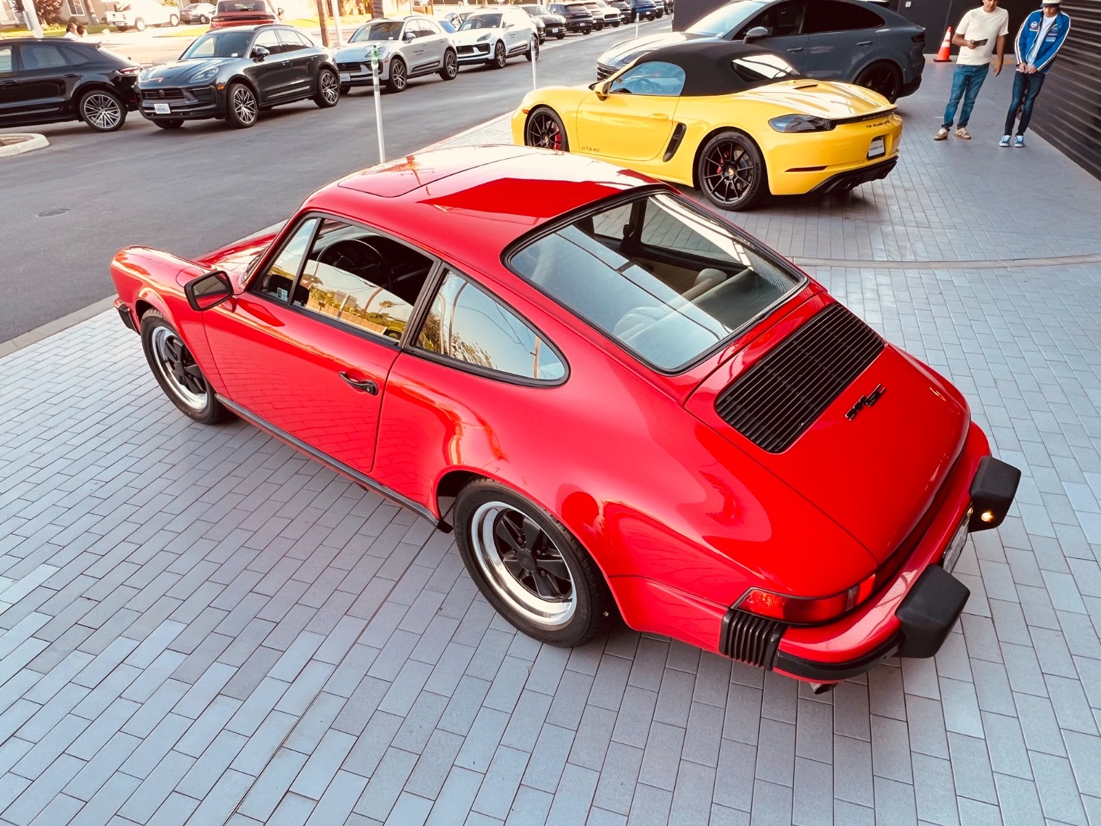 Porsche-911-1983-Coupe-6