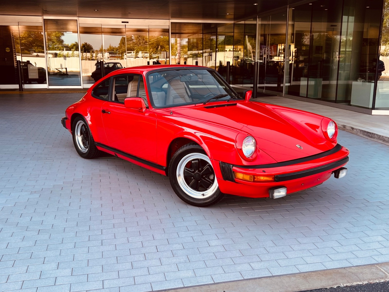 Porsche-911-1983-Coupe-8