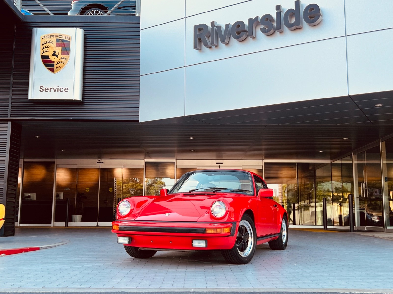 Porsche-911-1983-Coupe